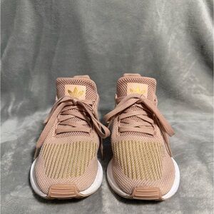 Adidas swift run sneakers